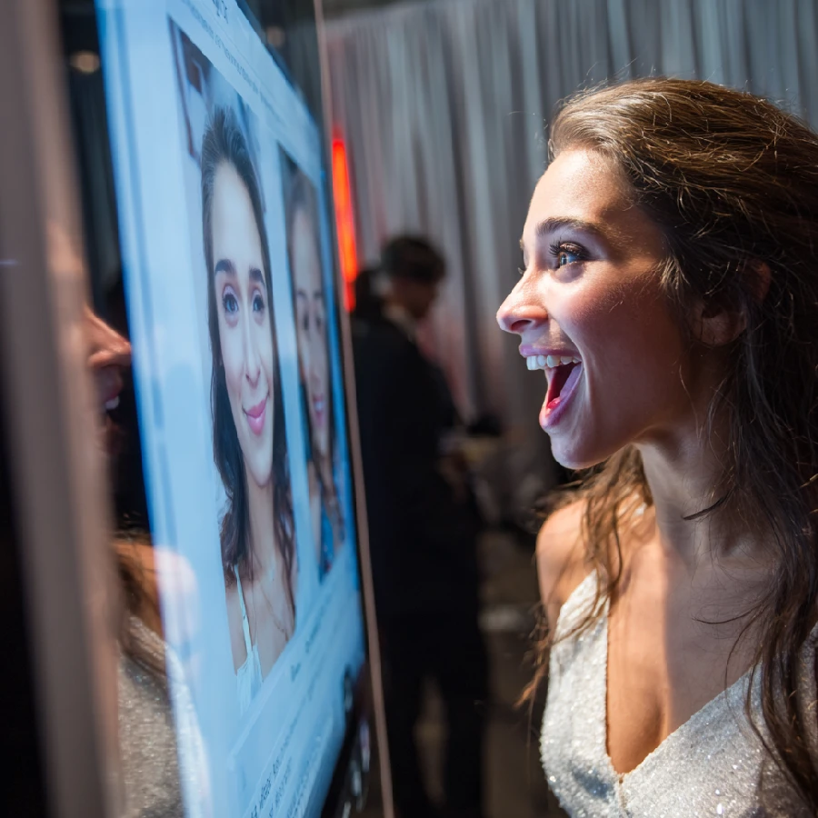 Fotobudka AI firmy MultiSkill przekształcająca zdjęcia w dzieła sztuki